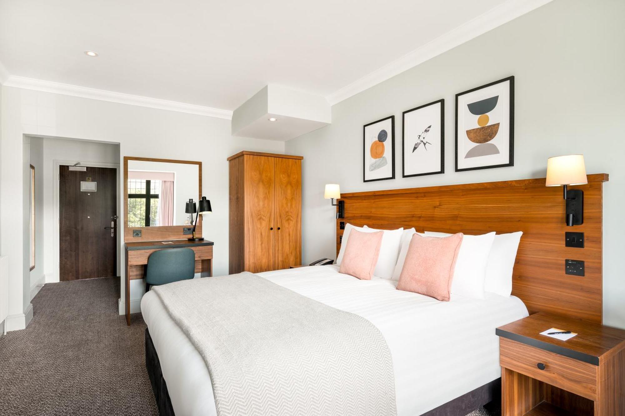 Voco Lythe Hill Hotel & Spa By Ihg Haslemere Exterior foto