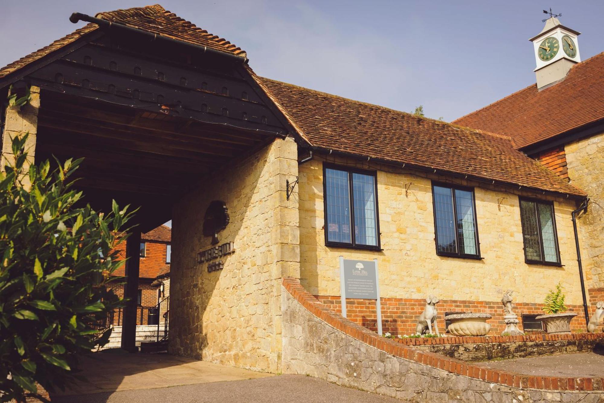 Voco Lythe Hill Hotel & Spa By Ihg Haslemere Exterior foto