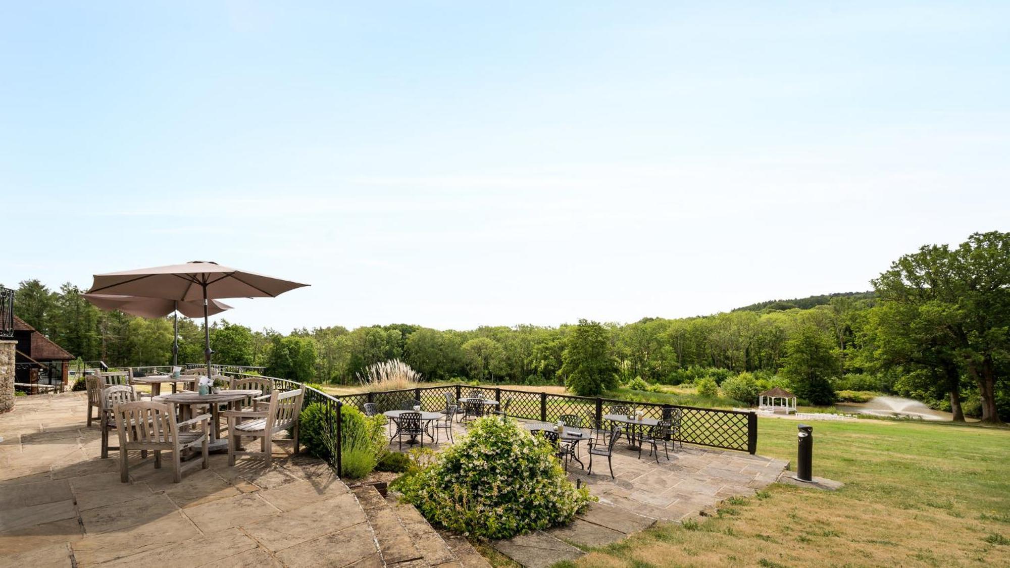 Voco Lythe Hill Hotel & Spa By Ihg Haslemere Exterior foto