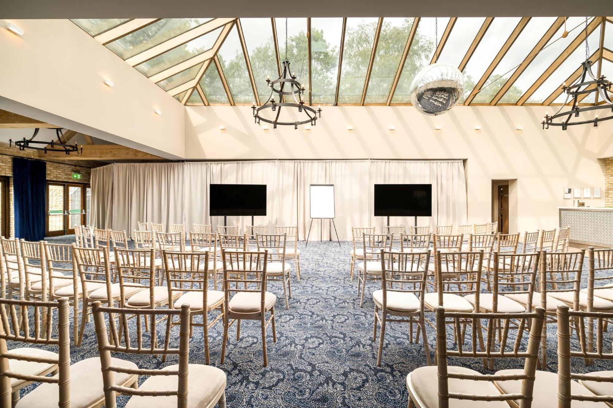 Voco Lythe Hill Hotel & Spa By Ihg Haslemere Exterior foto