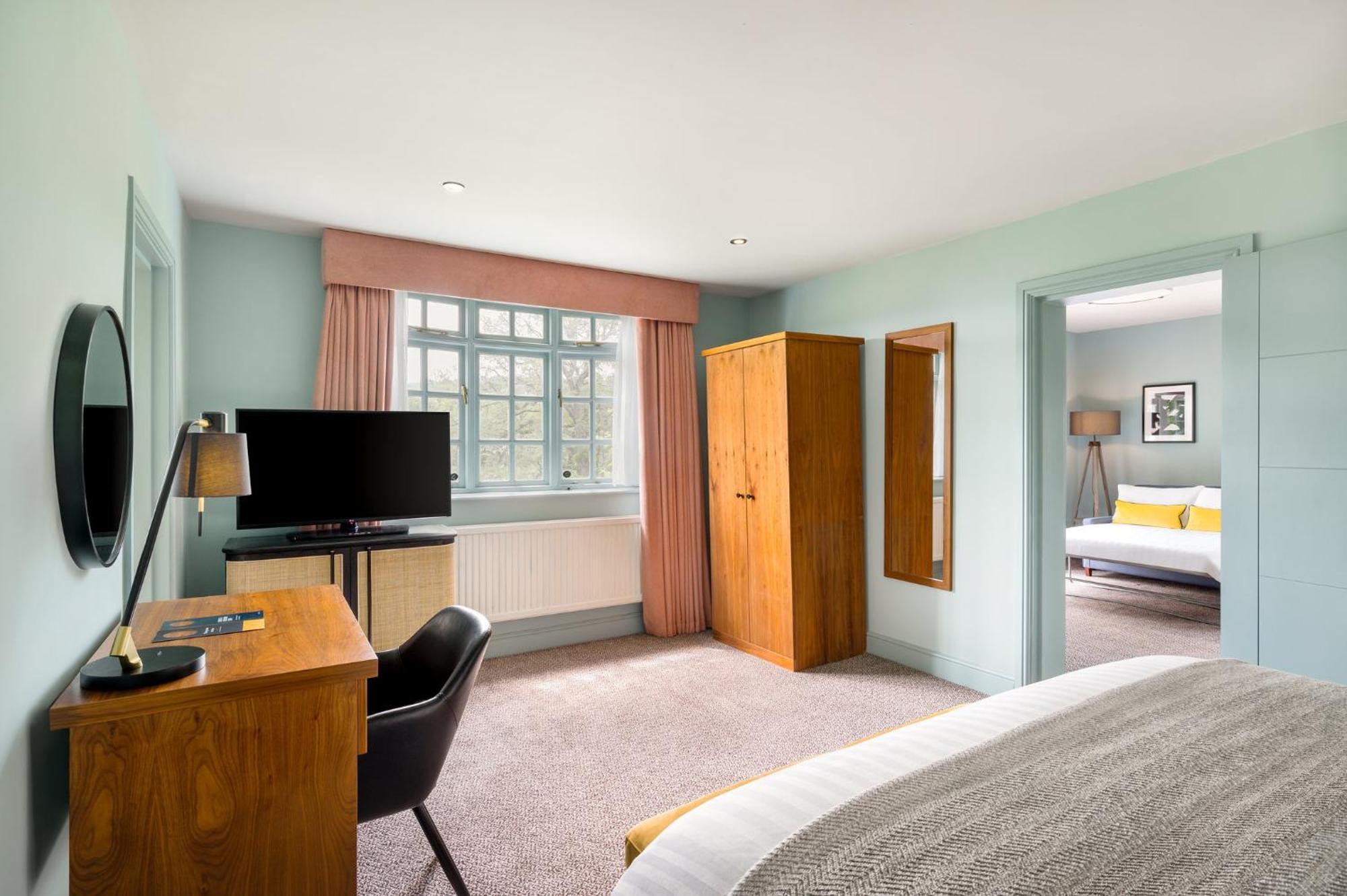 Voco Lythe Hill Hotel & Spa By Ihg Haslemere Exterior foto