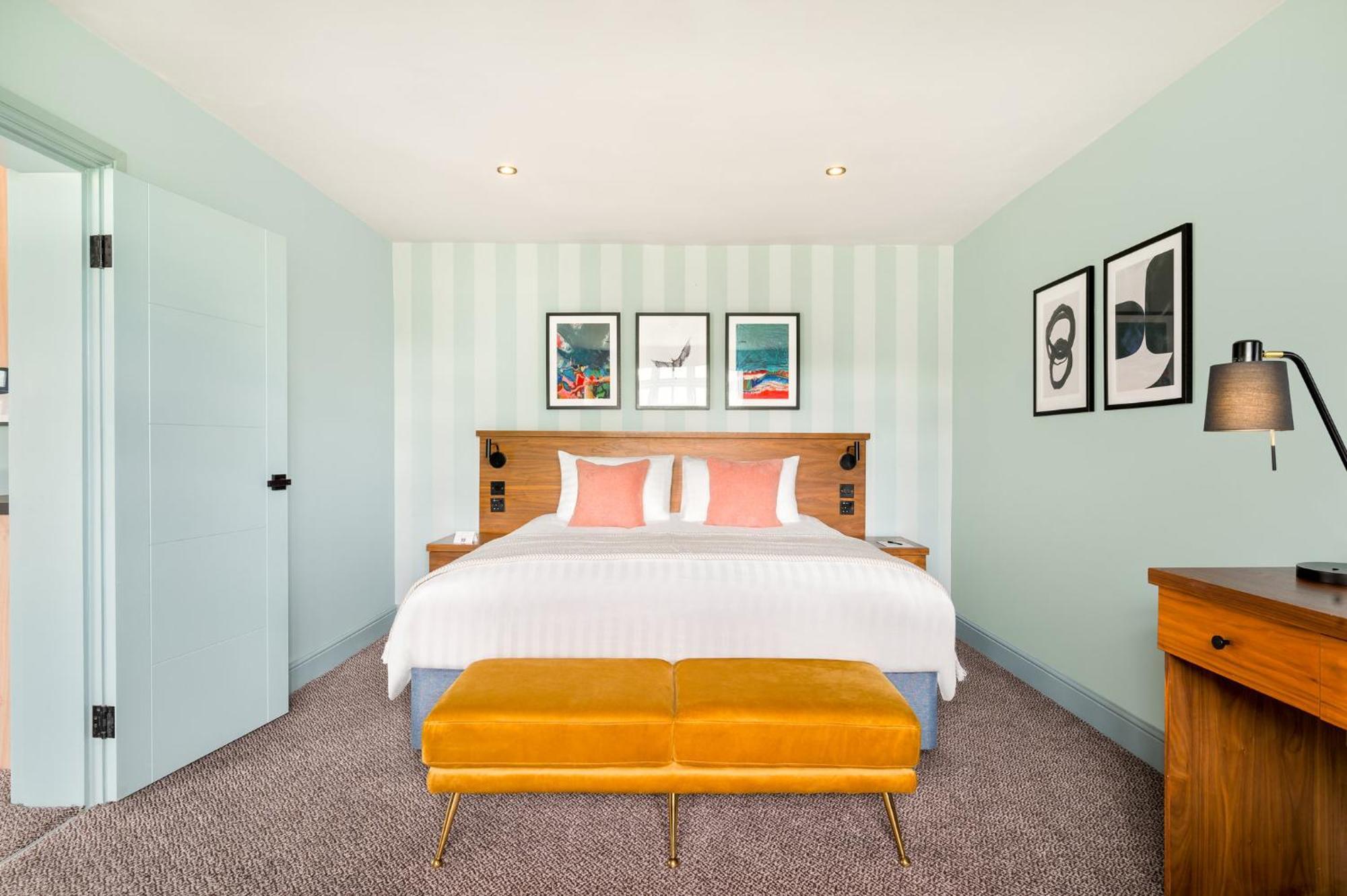 Voco Lythe Hill Hotel & Spa By Ihg Haslemere Exterior foto