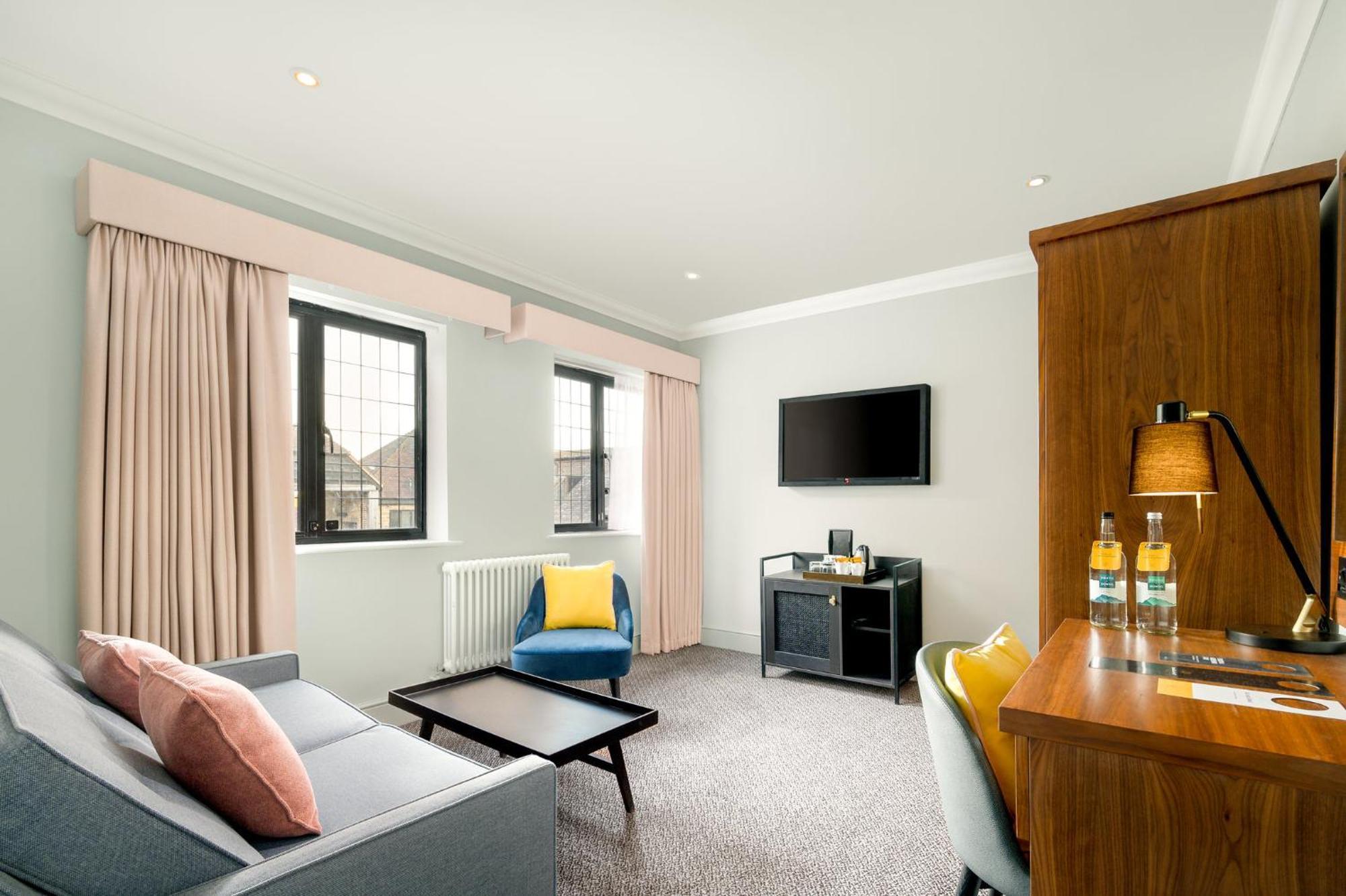 Voco Lythe Hill Hotel & Spa By Ihg Haslemere Exterior foto